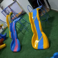زحاليق أطفال فيبر جلاس على نجيل صناعي